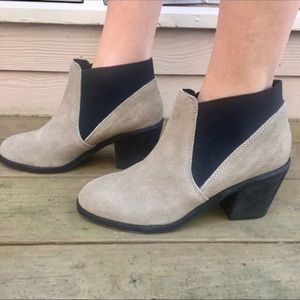 Tan and Black Chelsea Boots